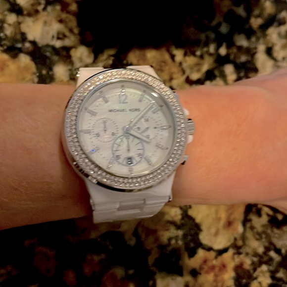 Michael Kors white ceramic watch like with silver tone & clear crystal detailing - Picture 8 of 8